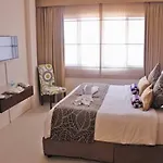 White House Beach Resort
