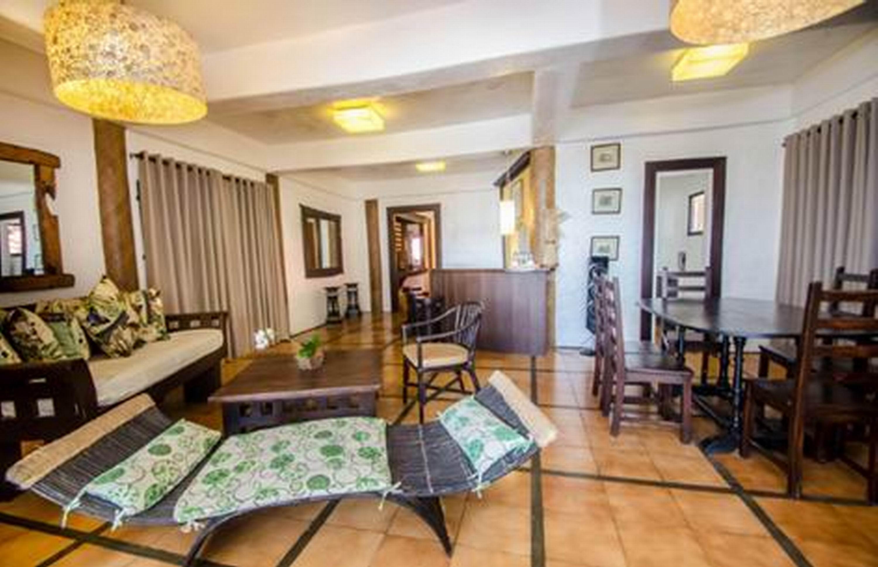 Resort White House Balabag (Boracay)