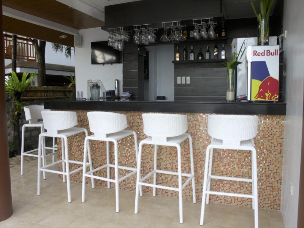 Resort White House Balabag (Boracay)