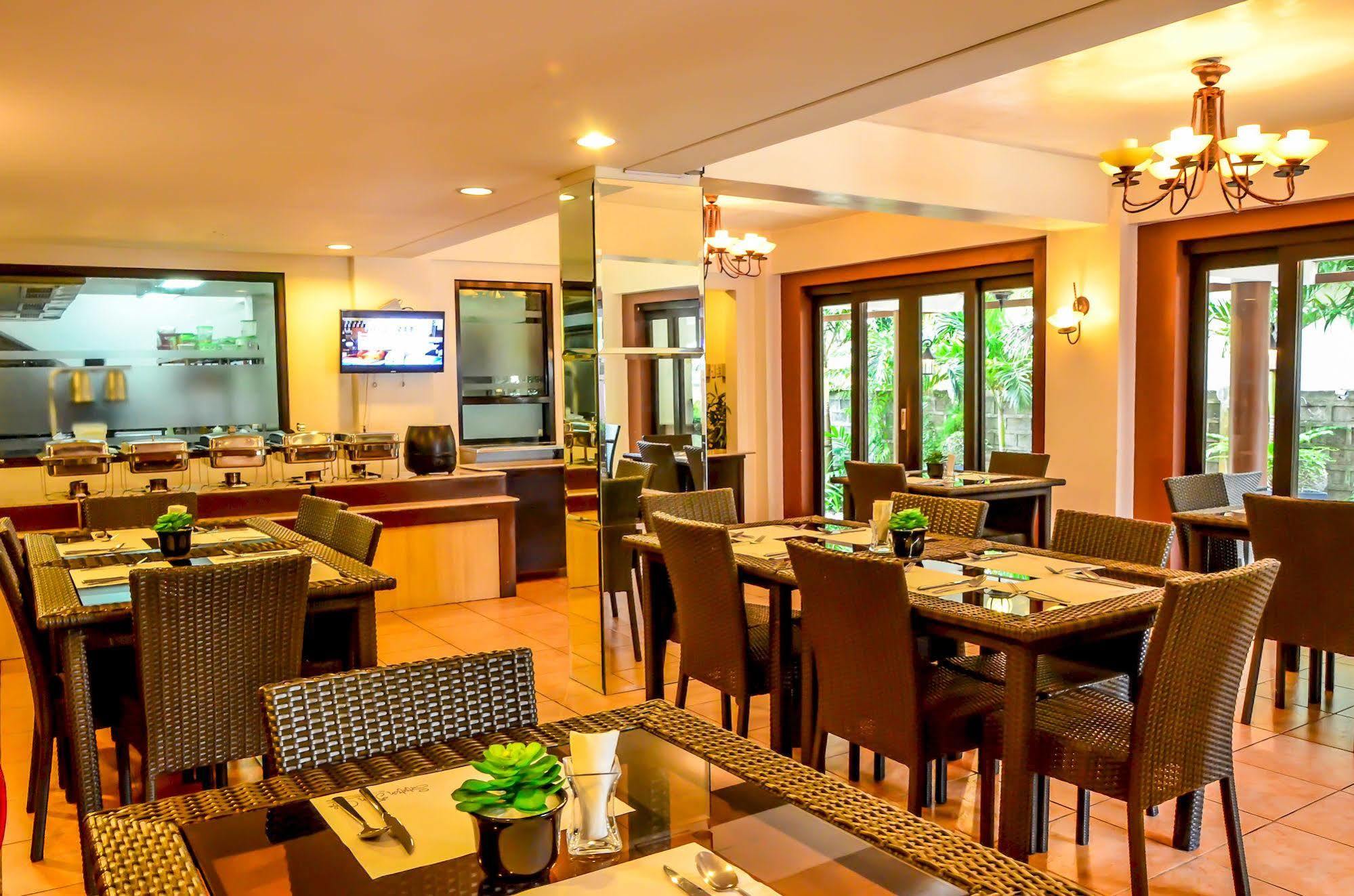 Resort White House 3*