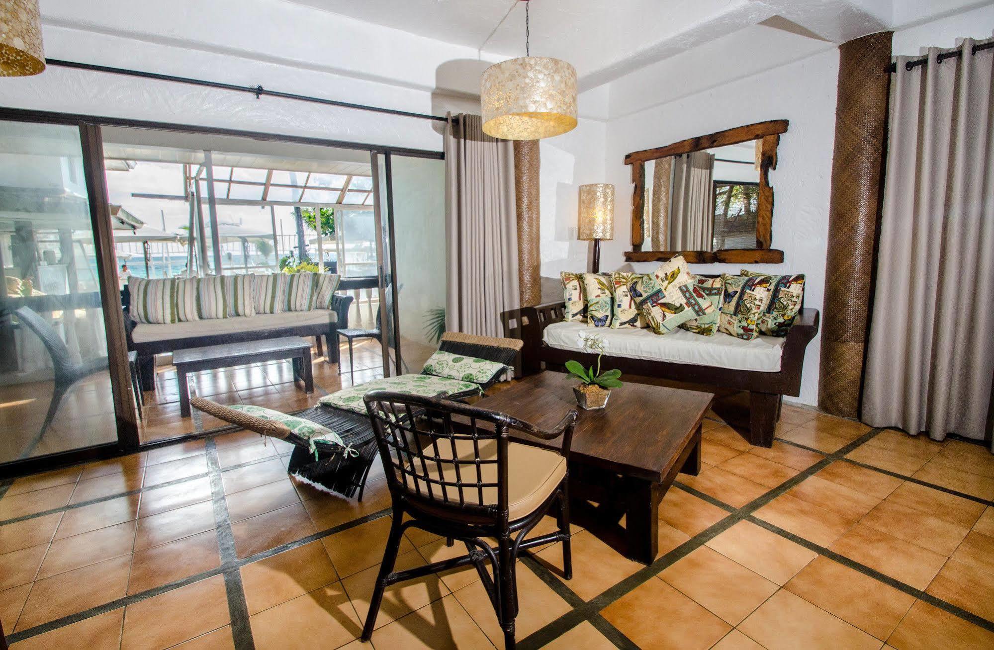 Resort White House Balabag (Boracay)